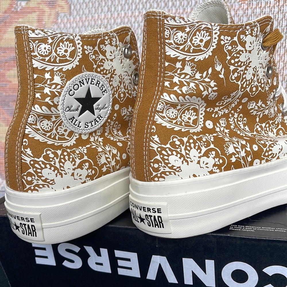 Converse WMNS 572541C
CTAS LIFT HI
WHEAT/EGRET/BLACK SNEAKERS - PLATFORMS - Picture 15 of 16